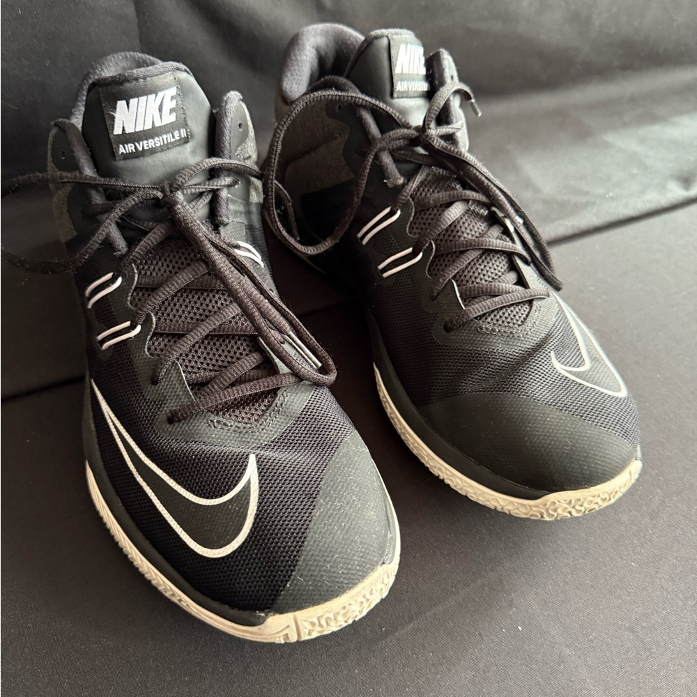 Nike Air Versitile III Black and White Sneakers